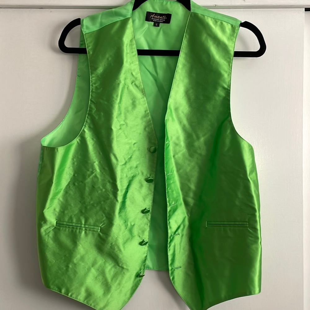 Vest in lime green